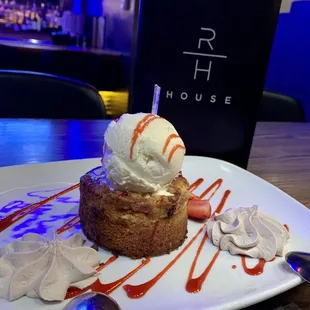 Butter Cake with ice cream