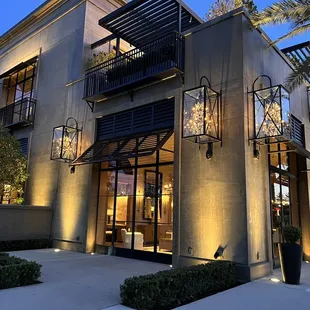 Exterior - beautiful lantern chandeliers.