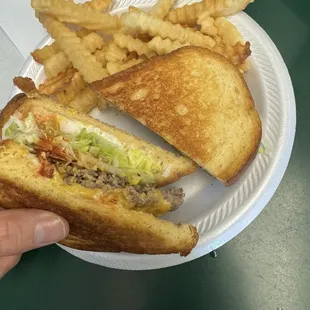 Jimmy Rheas&apos;s Special Cheeseburger