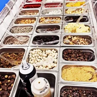 Candy bar topping for the ice cream