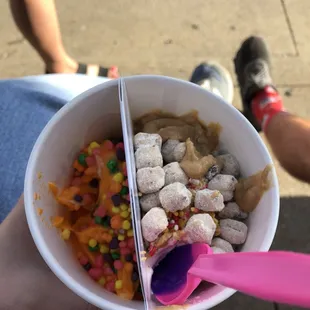 Best frozen yogurt in the - dare I say - WORLD. So many toppings, very cheap, and open 24/7 baby