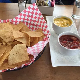 Chips with green chile queso