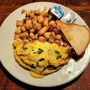 Farmer&apos;s Omelet with home fries and toast