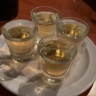 oysters and mussels, drink