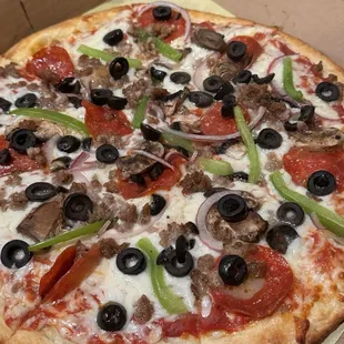 Combo pizza (add olives), smaller size 12inch, to go order! Delicious!