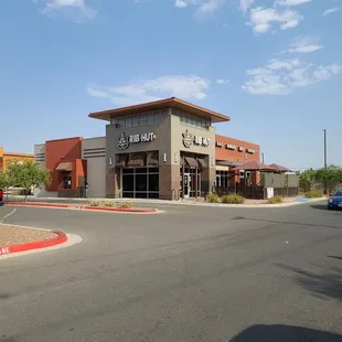 the outside of a restaurant