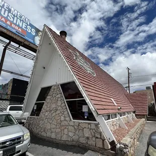 the exterior of a restaurant