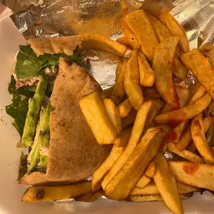 Chili Chicken Pita w/ Steak Fries