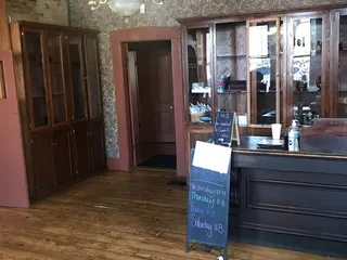 Historic Broadway Hotel & Tavern