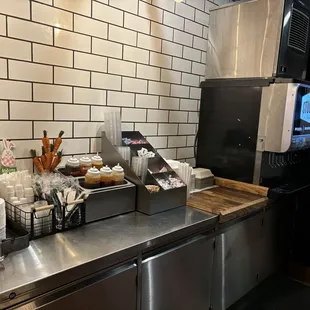 Sauce and drink bar