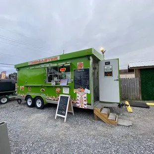 a green food truck