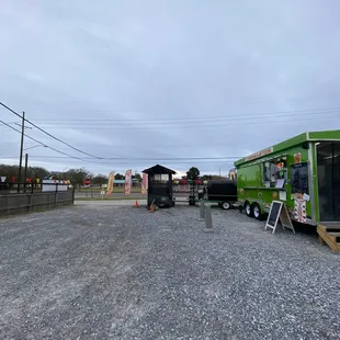 a green food truck