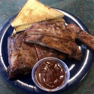 Ribs, Texas Toast and BBQ Sauce