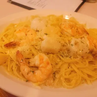 Shrimp and scallop scampi with linguine
