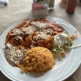 a plate of mexican food