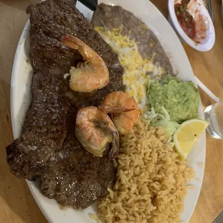 Camarones al Mojo de Ajo Combo