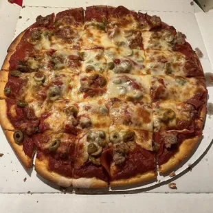 14 inch (large) sausage pepperoni and green olive