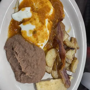 Huevos rancheros with bacon