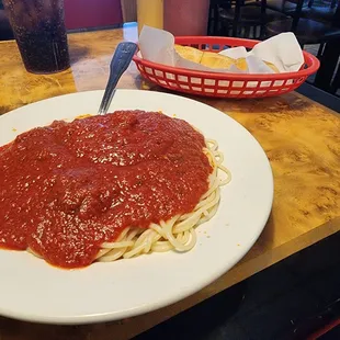 Lunch spaghetti special