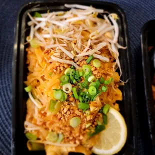 Chicken pad thai