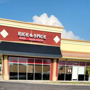 the outside of a restaurant