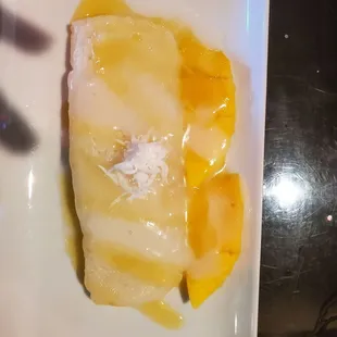 Mango sticky rice dessert