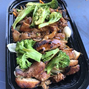 Teriyaki chicken &amp; broccoli bento