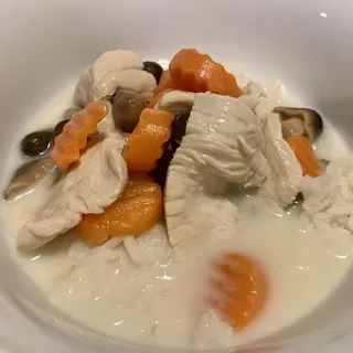 Tom Kha Coconut Soup (L)