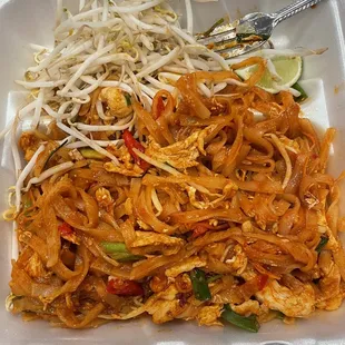 Chicken pad thai