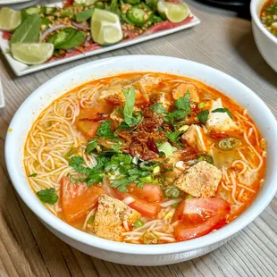 Shrimp &amp; Crab Cake Noodle Soup (Bún Riêu)