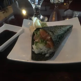 Salmon Hand Roll