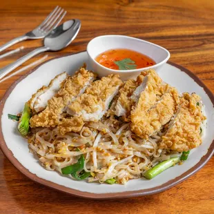 Gai Grob Pad Thai