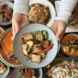 Crispy Pork Basil ()