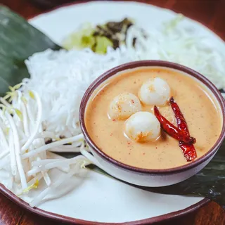 Kanom Jeen Nam Ya Tai ()