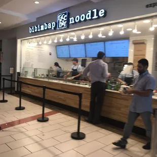 people ordering food