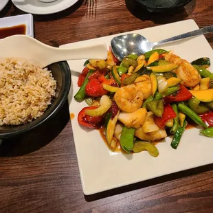 Kung pao skrimp &amp; scallop. Brown wice
