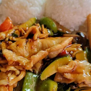 Lunch special chicken with yushan