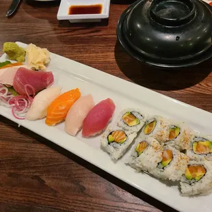 Dinner C : 1 roll, 4 nigiri, 4 sashimsss