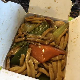 Vegetable lo mein