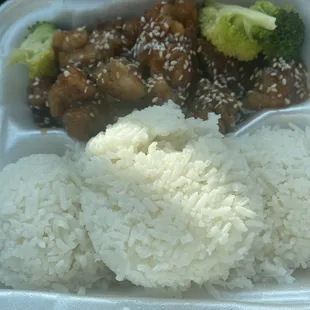 Sesame chicken with white rice - daily special