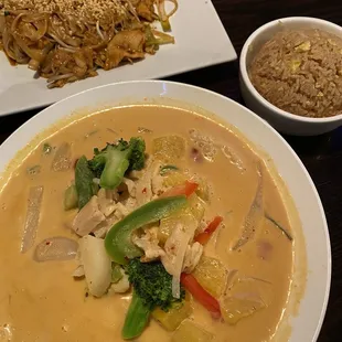 Pineapple curry with chicken and fried rice, Pad Thai with chicken