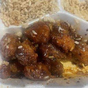 This should have been crispy and yellow batter around the chickens .  Look like it been sitting in the sauce all day!!!like the buffets!