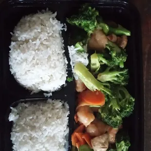 Shrimp with stir fried vegetables no white sauce.