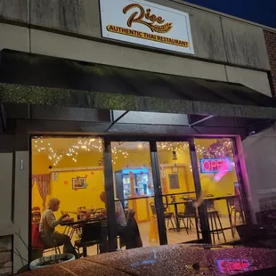 the outside of the restaurant