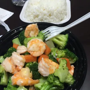 Shrimp with broccoli and steamed rice dinner ($12.45)