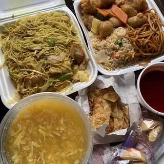 22. Singapore Style Rice Noodles