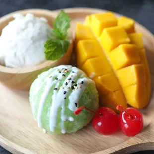 Mango Sticky Rice with Coconut Icecream