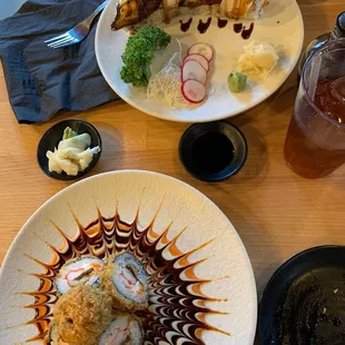 2 sushi rolls