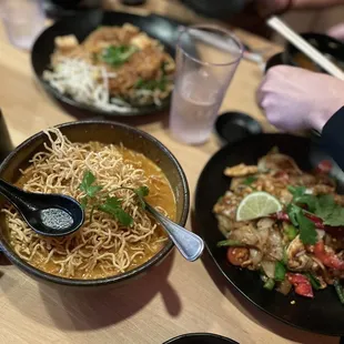 Drunken Noodle, Pad Thai, Khaosoy