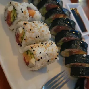 The front one is the Florida roll, the one in the back is a Bahama roll